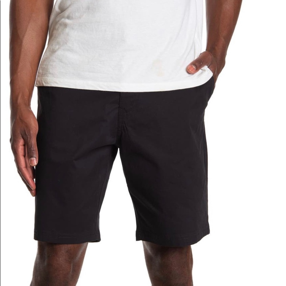 Size 32 black mens shorts. Never worn.